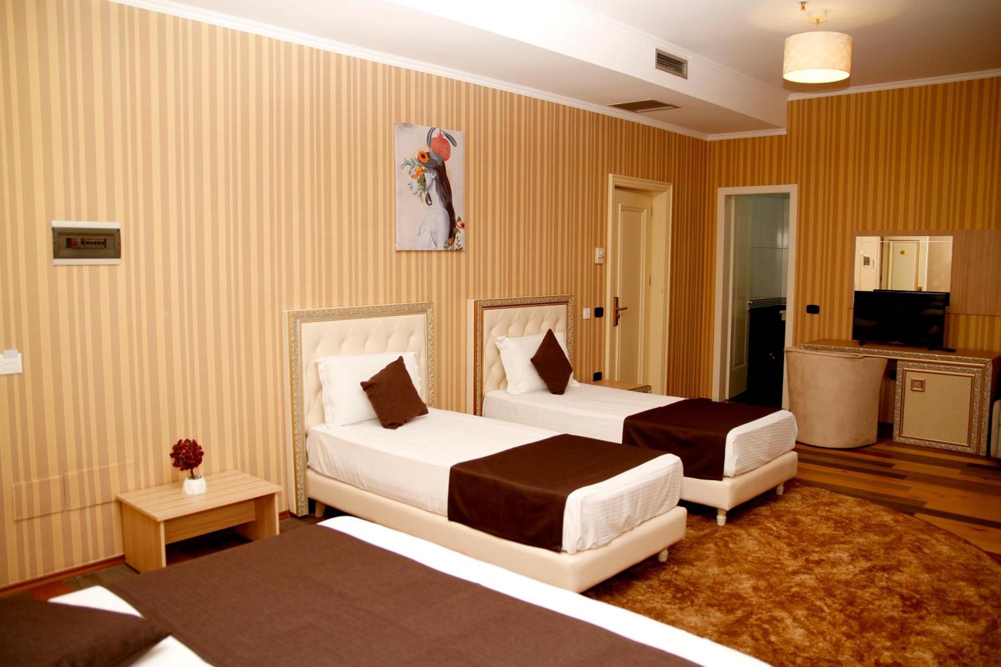 Amh Hotel Durres Exterior photo